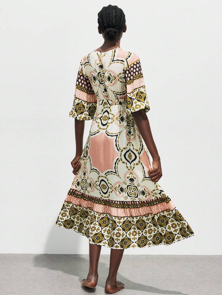 SHEIN Maija Women's Totem Floral Print Design Summer Vacation Casual Elegant Fashionable V-Neck Regular Shoulder 3/4 Sleeve High Waist A-Line Beach Dress, Boho Island Vacation Outfit, Inspirited By Music Festival, Countryside African Dress African African Attire Floral Print Dress African Print Dress Modern Vacation Nomadic Casual Fashion All-Match Women's Country Concert Clothing Western Style Women's Clothing Nomadic Style Bohemian High-End Elegance All-Match Country Concert Clothing Old Money Style Flow