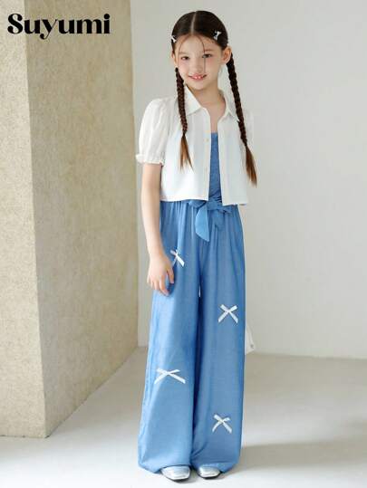 2 件套青少年女孩服装 - 白色泡泡袖衬衫搭配时尚蝴蝶结牛仔连体裤，优雅廓形，舒适面料，适合日常外出或派对