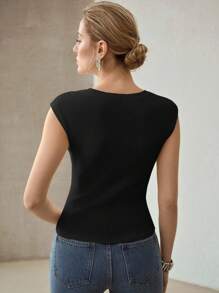 MOTF PREMIUM Maglia asimmetrica con dettagli in metallo e taglio