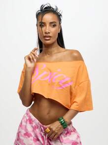 SUMWON WOMEN Off-Shoulder T-Shirt mit grafischem Schriftzug, Festival Crop Top, Sommer Strand Mode Ästhetik Y2K Grunge Lässig Streetwear