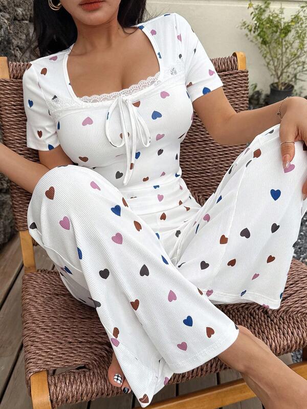 SHEIN Women Heart Print Square Neck Tight Fitted Top And Bell-Bottom Pajamas Set, Casual Sleepwear