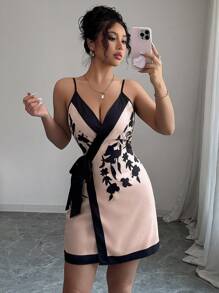 SHEIN Elenzya Váy ngắn in họa tiết cổ chữ V thanh lịch quyến rũ dành cho nữ - Màu be - Xem 3