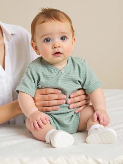 SHEIN 男婴夏季绿色100%纯棉柔软舒适连体衣，适合0-18个月婴儿日常及户外活动穿着，也适合度假及户外活动