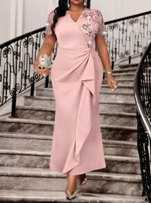 SHEIN Lady 2025 新款服装春夏优雅粉色针织 V 领美人鱼开衩撞色网眼亮片刺绣拼布荷叶边下摆长款大码连衣裙邮轮服装女士女士礼服女士派对礼服女士礼服女士正式长款连衣裙，女士正式礼服粉色优雅连衣裙粉色婚礼宾客礼服粉色特殊场合礼服大码粉色连衣裙荷叶边粉色连衣裙婚礼宾客礼服女士返校秋季女装女士教师装商务休闲女士办公室服装女士优雅连衣裙女士工作服女士教师复古大码粉色优雅连衣裙亮片粉色连衣裙 - 淺粉色 - 查看 1