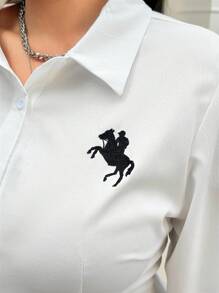 Solflare قميص أبيض مطرز بتصميم بسيط وأنيق للنساء ذوات الحجم الكبير، مناسب للخروج في فصل الصيف، بأكمام طويلة وأزرار أمامية، مناسب للارتداء اليومي، الخريف، الشتاء، العمل، المعلمات، الأعمال، المكتب، وللمرأة الكاجوال. قميص مهني مناسب للعودة إلى المدرسة - أبيض - مشاهدة 6