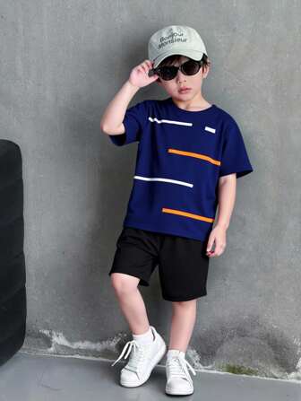 SHEIN 2pcs/Set Young Boy Yellow Striped Print Crew Neck Short Sleeve T-Shirt And Black Casual Knit Sports Shorts Set, Suitable For Summer, School, Campus, College