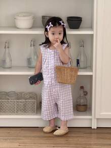 SHEIN Baby Girls' Summer Fantasy Pick Sleeveless Light Purple & White Plaid Jumpsuit, Soft And Sweet Lavender Tone, Fresh Pastoral Style, Classic Plaid Pattern Adds Playful Charm, Slim Fit Silhouette Highlights Adorable Cuteness. Suitable For Outdoor Play, Photo Shoot, Carefree Indoor Activities, Outdoor Sports, And Joyful Parties, Turning Your Little One Into A Fashionable Sweetheart. - Multicolor - View 4