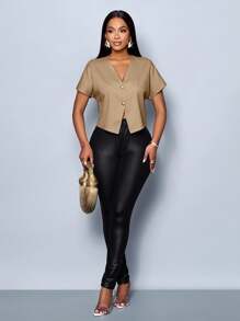 SOLERSUN Áo cánh tay ngắn thanh lịch cổ chữ V màu trơn có nút kim loại viền bất đối xứng cho nữ - Màu Khaki - Xem 4