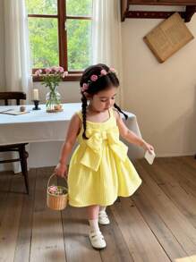 SHEIN Vintaside Kids 女婴婴儿甜美优雅可爱大蝴蝶结吊带连衣裙，适合户外活动、度假和拍照，春夏季 - 黃色 - 查看 2