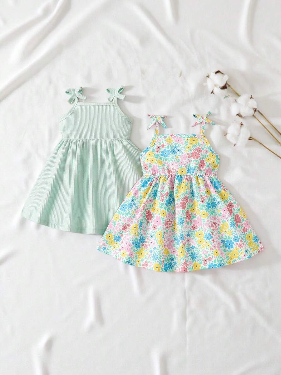 SHEIN 2入組寶寶女孩休閒萬用可愛心形印花細肩帶連衣裙，春夏季，情人節的完美選擇 - 綠色 - 查看 1