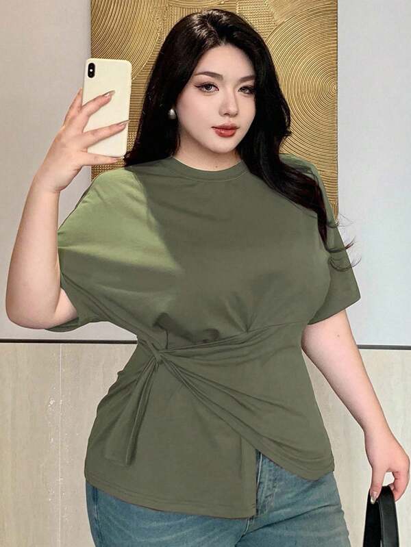 Dazy Plus Camiseta casual de cuello redondo de unicolor, bajo asimétrico con cordón y mangas cortas