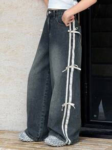 SHEIN 少女Y2K时尚侧条纹蝴蝶结宽松复古水洗休闲牛仔直筒阔腿牛仔裤，斜插口袋设计，适合夏季、秋季假期穿着，也适合日常出行、户外活动、居家、早午餐、下午茶、通勤、机场穿着、秋季返校季、乡村音乐会等场合。 - 中等水洗藍 - 查看 4