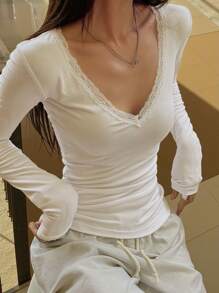 Strévra Áo thun dài tay cổ chữ V phối ren màu trơn dành cho nữ - trắng - Xem 3