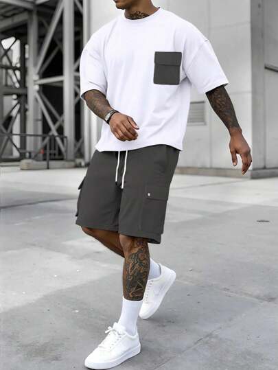 Manfinity Homme Herrset med kortärmad t-shirt och utility-shorts i kontrastfärg, fickor och sommarstil, casual