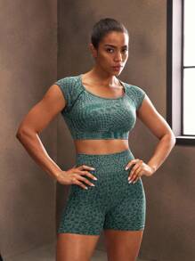 Powerista Damen Sport-Set mit rundem Ausschnitt, Raglanärmeln und Allover-Muster aus T-Shirt und Shorts