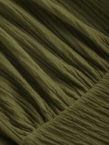 SHEIN MOD 橄榄绿色 V 领褶饰腰部短款连体裤，适合大码女款