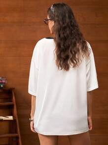 HARRY POTTER X SHEIN Camiseta holgada de mujer de cuello en V con estampado de insignia y eslogan, lado a rayas contrastantes y hombros caídos, estilo casual y deportivo para el verano