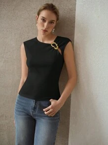 MOTF PREMIUM Maglia asimmetrica con dettagli in metallo e taglio