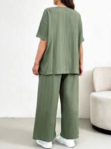 SHEIN Essnce 大码女装春夏时尚休闲宽松舒适日常纹理面料短袖上衣和阔腿裤绿色两件套、裤子套装、机场装、女士休闲套装、外出装 - 綠色 - 查看 2