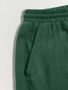 Manfinity BRENVOR 男士休闲抽绳腰绿色直筒梭织短裤，适合日常穿着