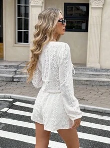 Serisse 2件套女士烂花刺绣灯笼袖系带上衣和短裤