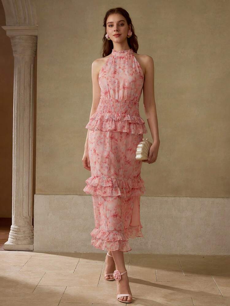 Vestido con cuello de pico con volante, cintura recogida, volantes en capas y abertura lateral en el muslo con estampado floral completo