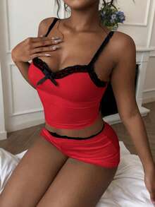 Amplova 2 st/set färgblockslinne med spets, skarvning, rosettdekor och minishorts med extra låg midja och spetsveck - Röd - Visa 3