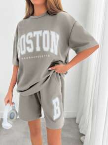 SHEIN PETITE Conjunto informal de dos piezas de camiseta y pantalones cortos 100% algodón Cottnline con bordado de Boston para mujer