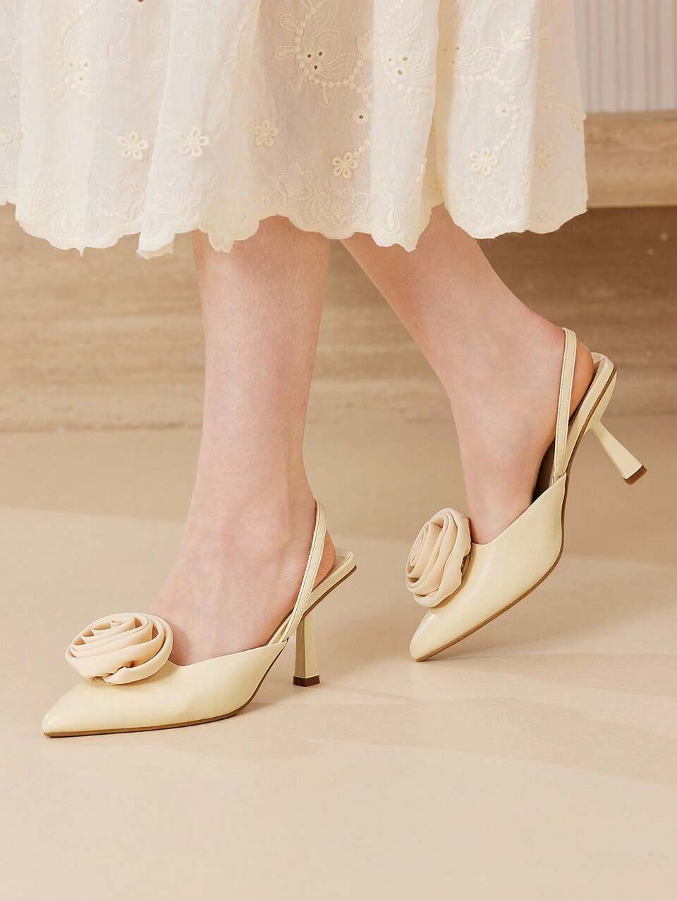STEREO FLORAL POINTED TOE HIGH HEEL PUMPS