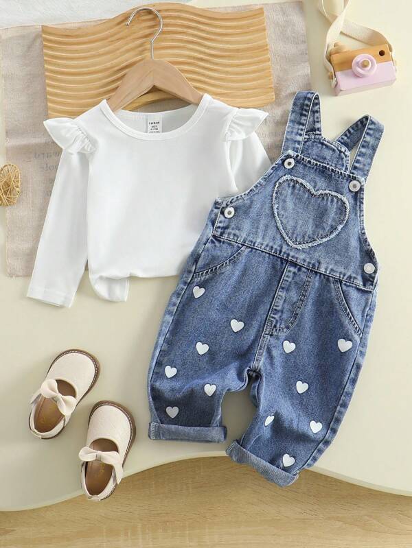 SHEIN Playful Pals Conjunto de moda informal para bebé niña con peto de mezclilla con estampado de corazones y blusa de manga larga