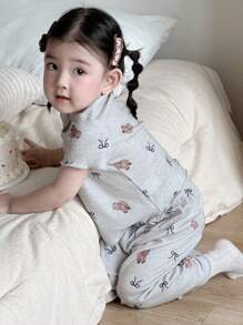 Dazy Kids 2 pièces/set Pyjamas tenues décontractées pour tout-petites filles avec t-shirt à manches courtes col rond imprimé ourson et nœud papillon, et pantalon 3/4 - Gris pâle - Voir 8