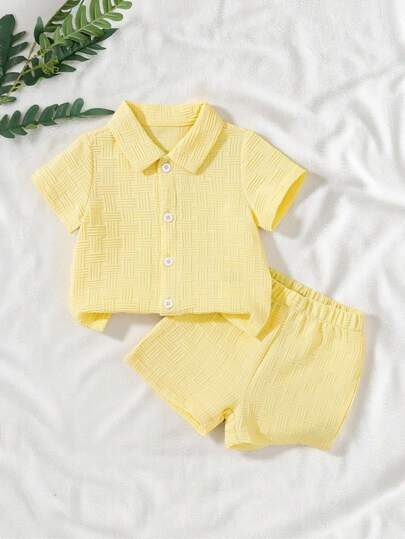 SHEIN Vintaside Kids Conjunto de 2 peças de moda de rua com camisa e shorts texturizados para menino bebê/criança pequena