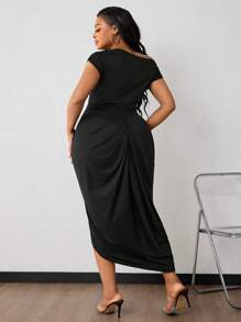 SHEIN PETITE CURVE Vestido midi de punto negro elástico y cómodo con detalles drapeados y con abertura, para mujer de talla grande, elegante para citas y fiestas
