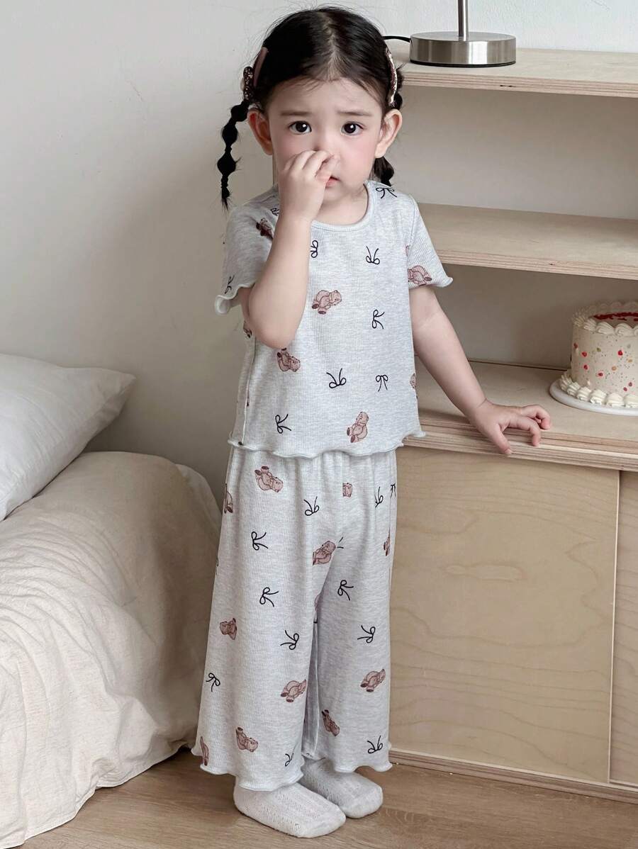 Dazy Kids 2 pièces/set Pyjamas tenues décontractées pour tout-petites filles avec t-shirt à manches courtes col rond imprimé ourson et nœud papillon, et pantalon 3/4 - Gris pâle - Voir 1
