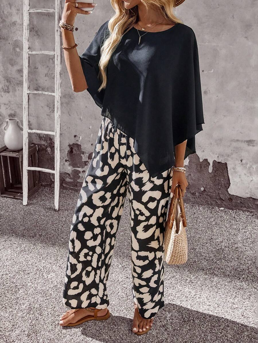 EMERY ROSE Bộ trang phục mùa hè 2 món cho nữ - Áo tay cánh dơi màu trơn viền bất đối xứng và quần họa tiết da báo - màu đen - Xem 1