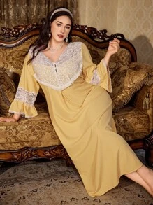 PalaceNights 大码华丽复古长款黄色睡裙，蝙蝠袖设计，撞色蕾丝边饰，适合秋冬季穿着。