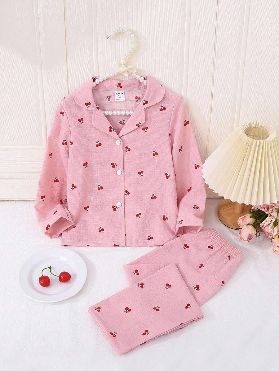 SHEIN 女童可爱樱桃图案两件套泡泡褶面料休闲舒适前开翻领长袖上衣和裤子睡衣家居服套装 - 粉色 - 查看 1