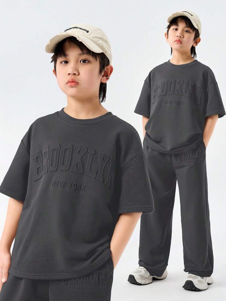 Coolane Kids بذلة صبي لربيع/صيف مكونة من 2 قطعة من الملابس المريحة، تشمل تيشيرت كم قصير بياقة طاقم وبناطيل مستقيمة طويلة بخصر كتفي - رمادي غامق - مشاهدة 7