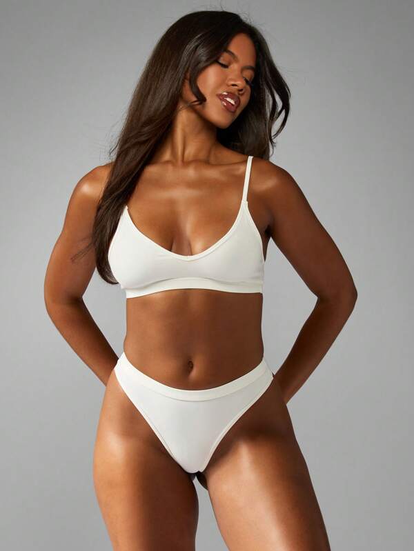 MISSGUIDED Luxurious Slinky Underwear Lingerie Bralette Panty Everyday Essential Loungewear Ultra Soft Smooth Wireless Seamless Intimate Set