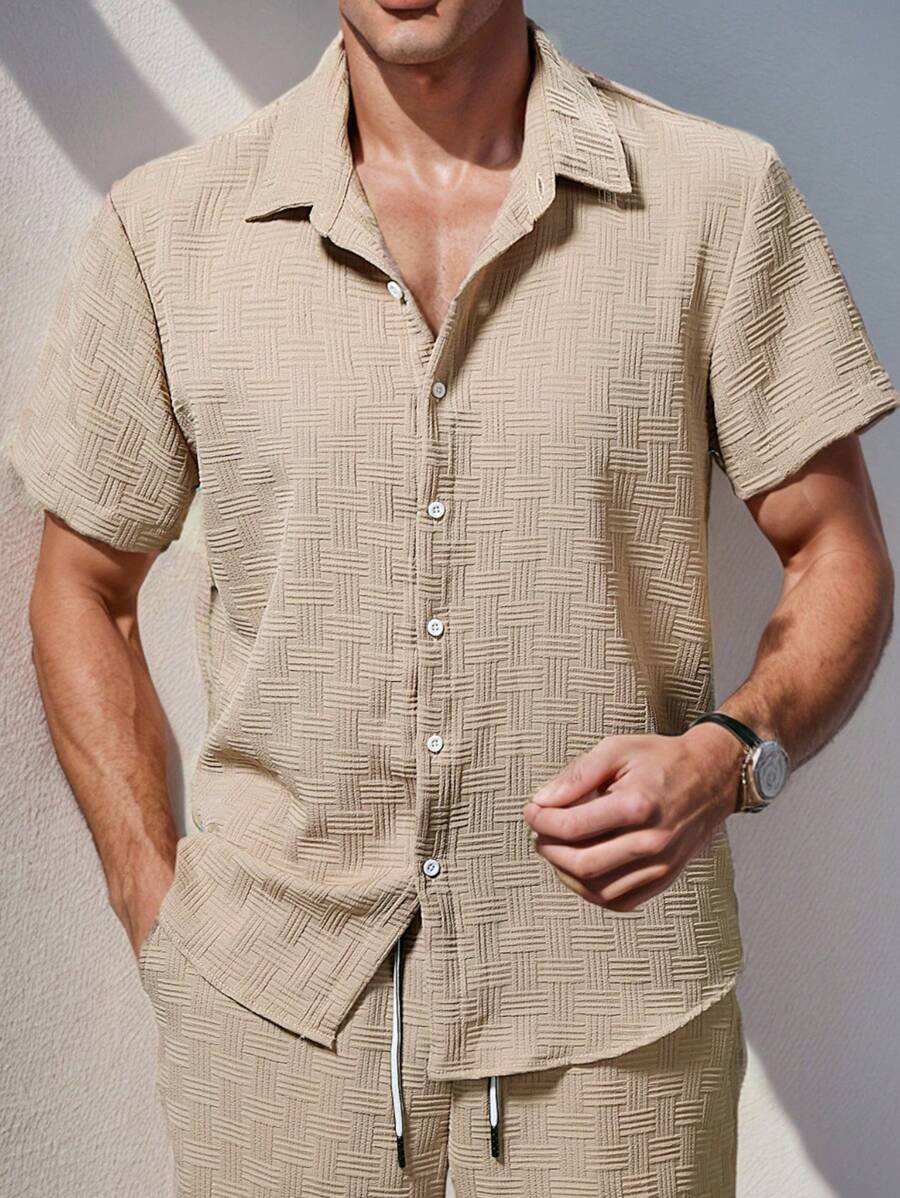 Manfinity Homme 男士纯色前扣休闲百搭短袖衬衫夏季男士夏季衬衫男士纹理衬衫男士米色衬衫棕褐色男士衬衫男士钩针衬衫 - 摩卡棕 - 查看 1