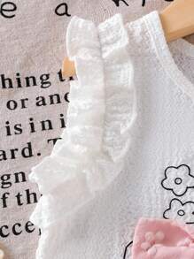 SHEIN Genkimix Kids Conjunto de niña pequeña (talla pequeña) de top de camisol con volantes y estampado jacquard blanco y shorts con volantes rosados, conjunto de verano adorable para niña joven