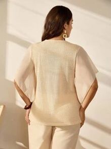 EMERY ROSE 大码 V 领贴花边缘雪纺蝙蝠袖拼布华夫格针织休闲 T 恤，适合外出、度假、通勤