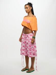 SUMWON WOMEN Off-Shoulder T-Shirt mit grafischem Schriftzug, Festival Crop Top, Sommer Strand Mode Ästhetik Y2K Grunge Lässig Streetwear