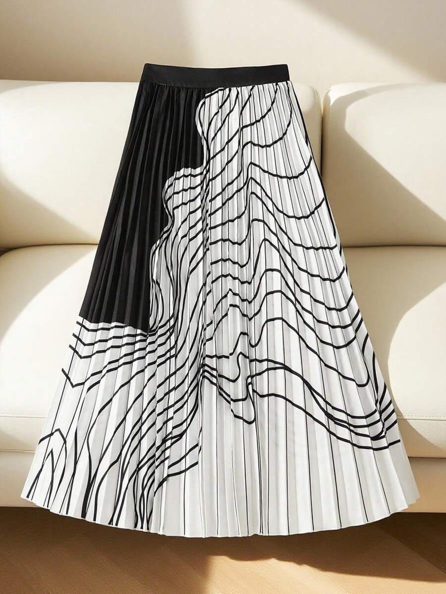 Franclia Asymmetric Design Striped Patchwork Pleated Skirt For Women - Black and White - View 1