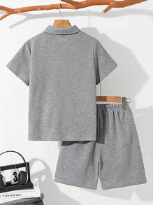 SHEIN Tween Boy 2 件休闲套装：宽松纯色 Polo 领短袖 T 恤和短裤，适合通勤、上学、日常、运动、春夏季 - 灰色 - 查看 2