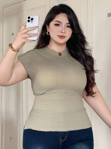 Dazy Plus Textured Fabric Round Neck Short Sleeve Fitted Pintuck Detailed Summer Plus Size Women T-Shirt - Olive Green - View 4