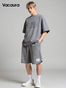2 piezas Conjunto casual para adolescentes varones, camiseta tipo jersey con estampado en inglés de acero en relieve y diseño de cuello redondo, talla grande shorts con diseño minimalista texturizado y pierna curva, adecuado para verano y otoño