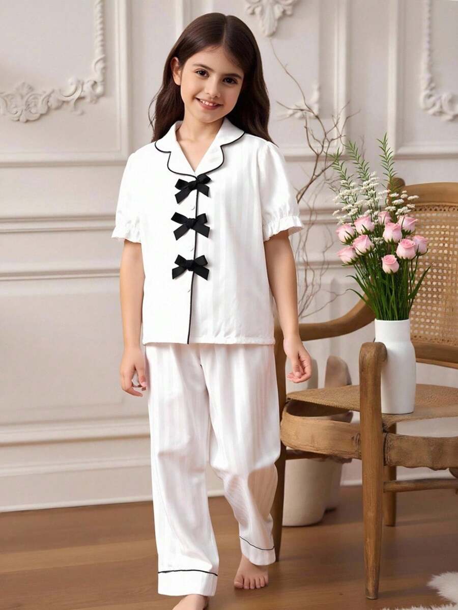 2 件女童银条纹白色编织面料柔软平绒蝴蝶结前部装饰短袖上衣和裤子优雅家居服套装,时尚舒适 - 白色 - 查看 1