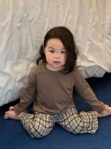 Dazy Kids 2 件套女婴休闲纯色圆领 T 恤和格子裤套装、家居服、幼儿秋装 - 咖啡棕 - 查看 2