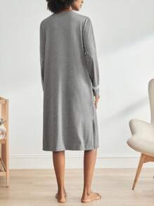 BloomMama 孕妇单排扣长袖睡裙，适合妈妈们穿着，秋冬季睡衣连衣裙 - 深灰色 - 查看 2